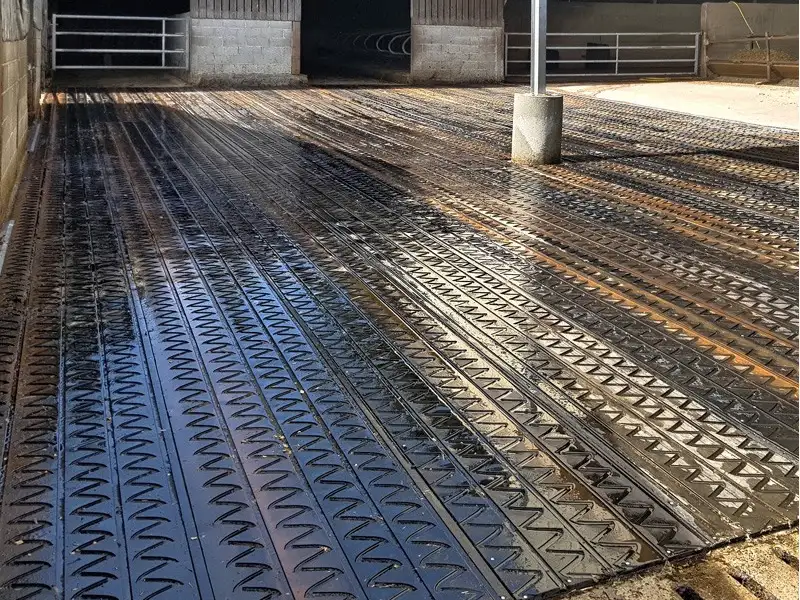 IDS ZIG ZAG tapis circulation vache caoutchouc rainuré