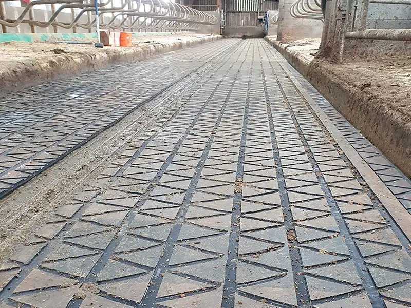 IDS ZIG ZAG tapis circulation vache caoutchouc rainuré