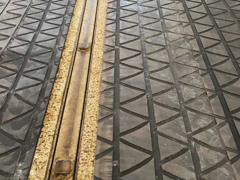 IDS ZIG ZAG tapis circulation vache caoutchouc rainuré